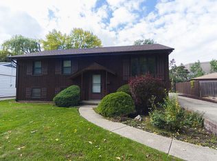 26 Willow Trl, Wheeling, IL 60090