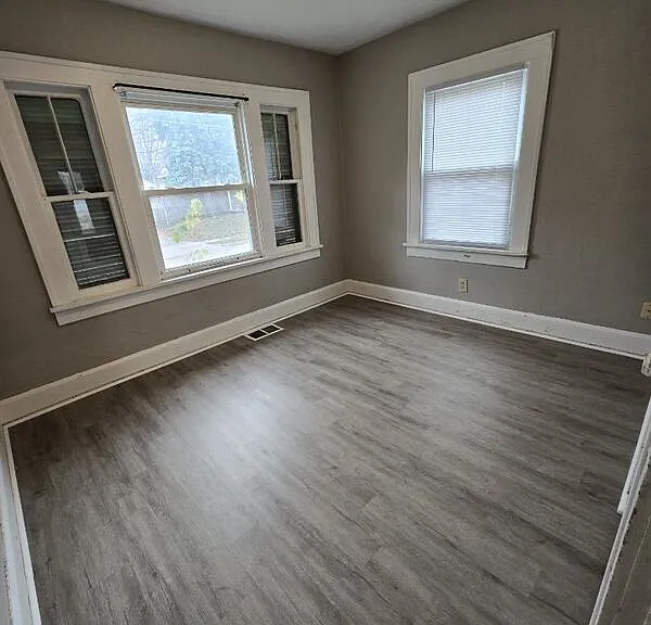 1216 Mattern Ave — Photo 4