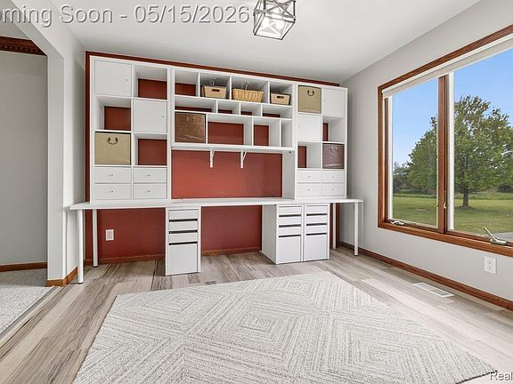5th image of 2381 Burke Rd