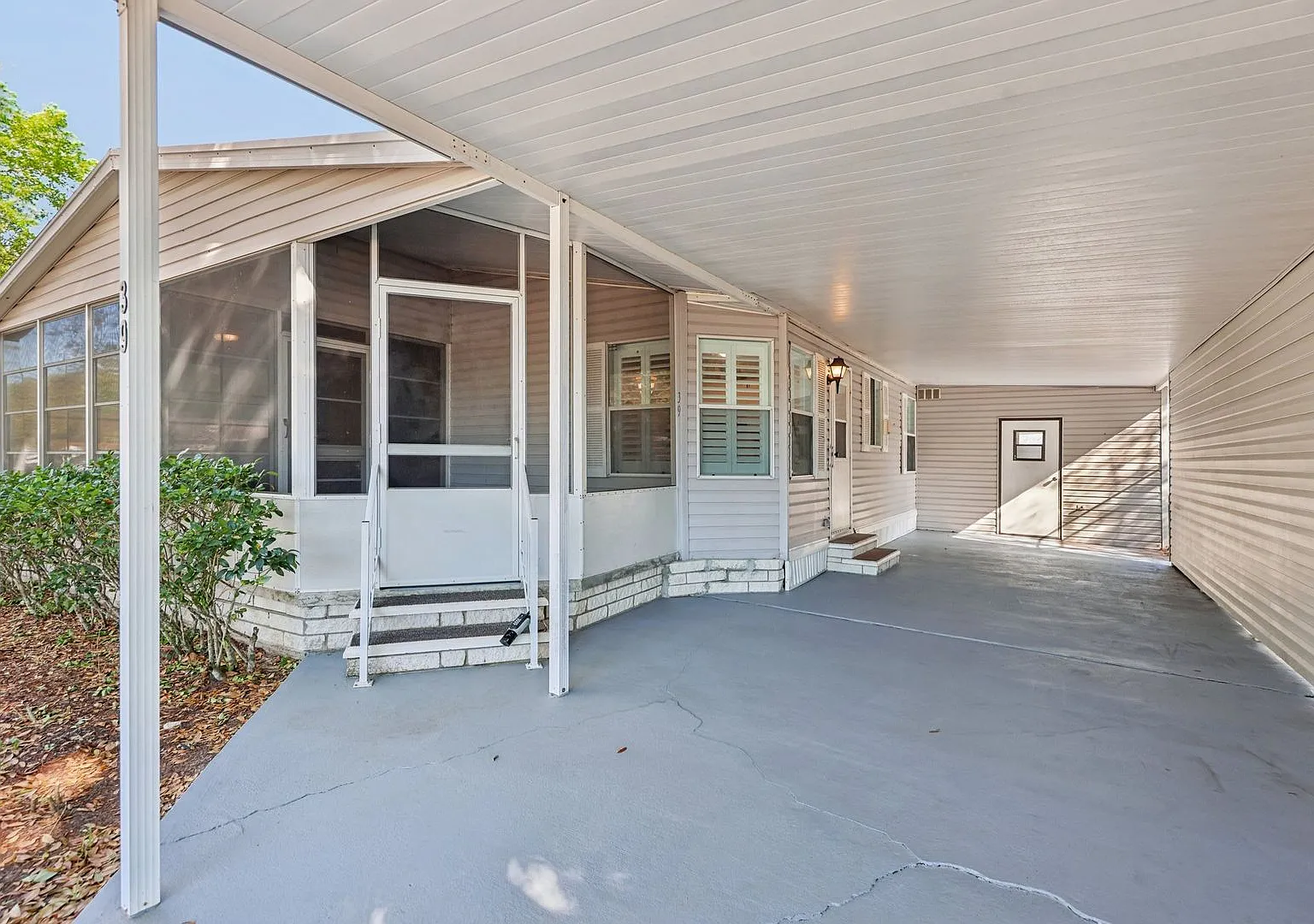 Charming Renovated 2 Bed / Bath Home in Desirable Terra Alta For Rent — Photo 2