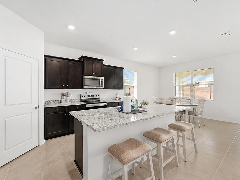 4086 NW 48th Ter — Photo 11