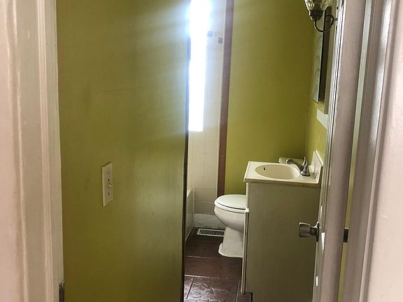 5th image of 422 S Magnolia Ave