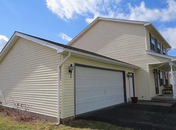 3rd image of 284 Oriole Dr