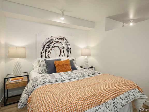5th image of 720 Queen Anne Ave N APT 108
