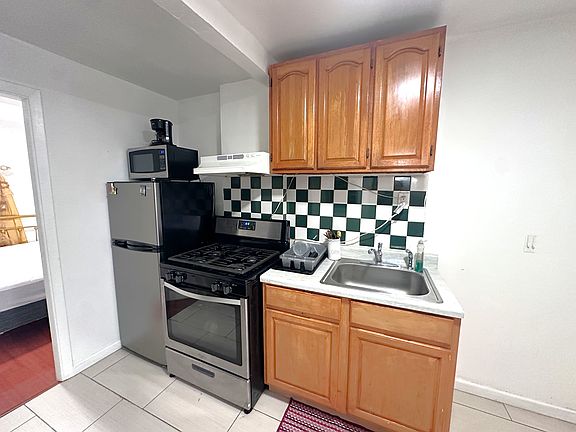 2nd image of 2616 30th St APT 2