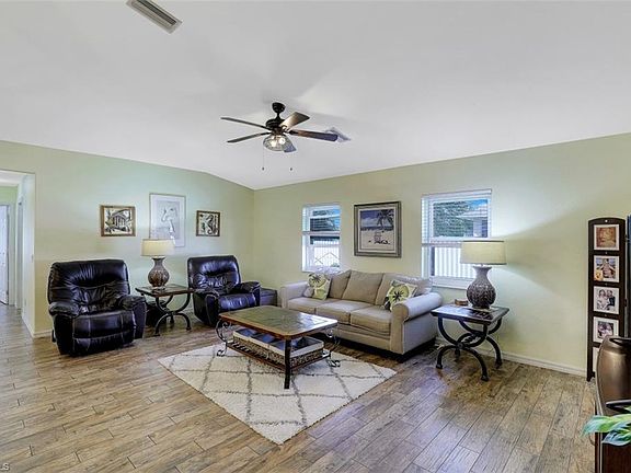 3rd image of 226 NE 10th Pl