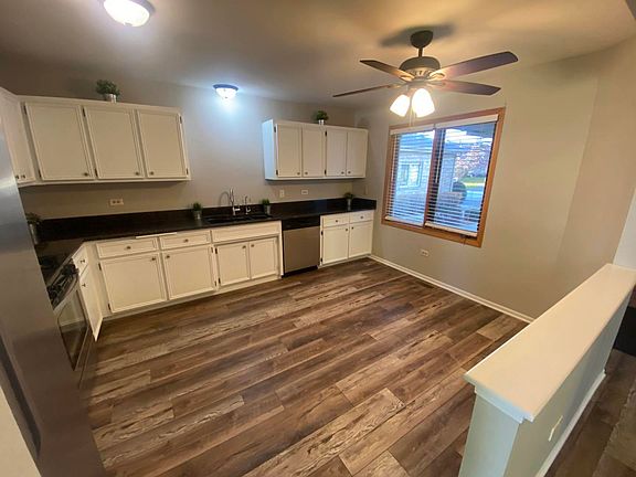 3rd image of 7935 Richardson Ln #7935