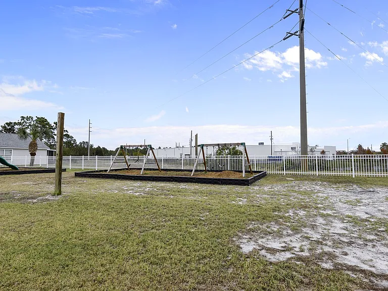 11815 Seashore Ln — Photo 22