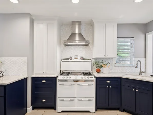 2403 W Colorado Blvd, Dallas, TX 75211