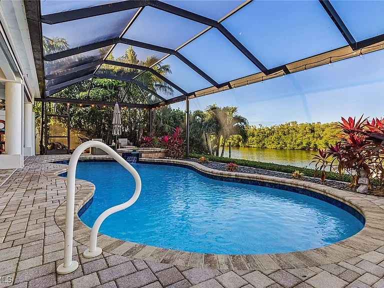 3724 Surfside Blvd — Photo 2