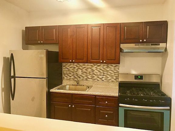 3rd image of 2541 Aqueduct Ave APT 3