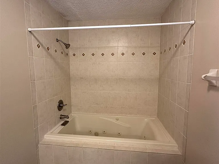 304 Arabian Dr — Photo 20