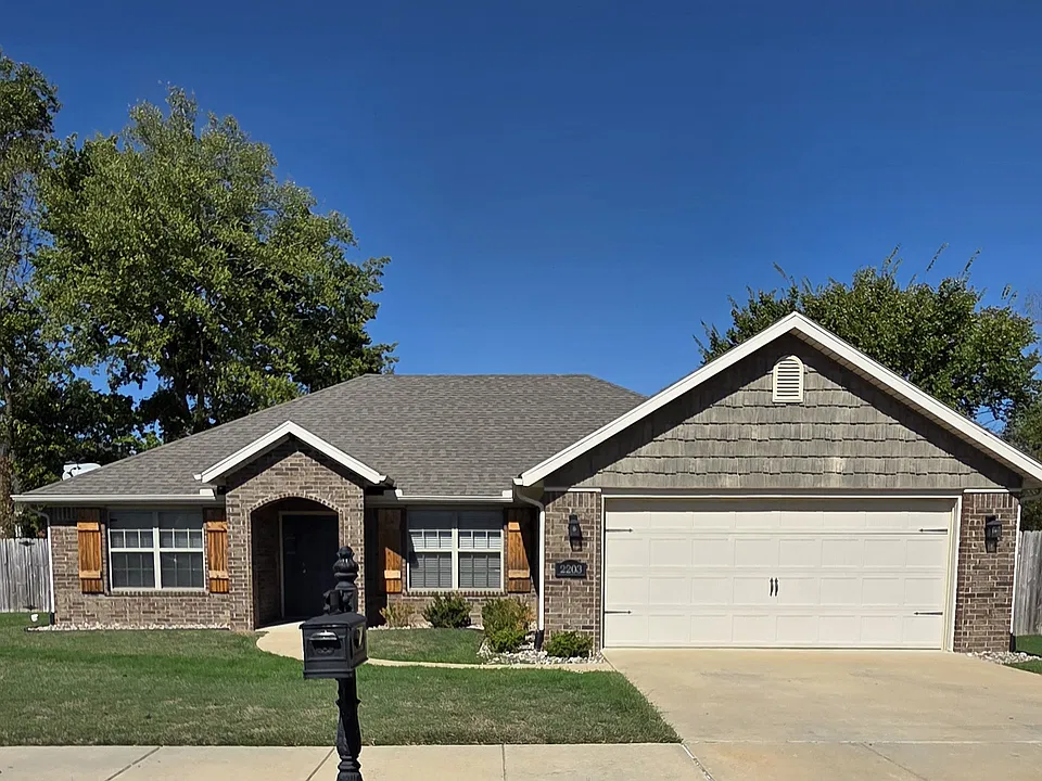 2203 W Margaret St