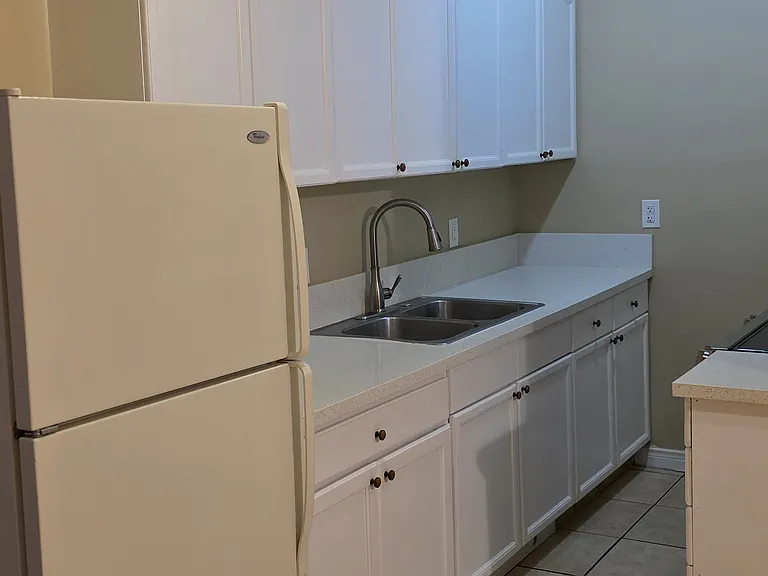 1420 Putnam Ave #8 — Photo 13