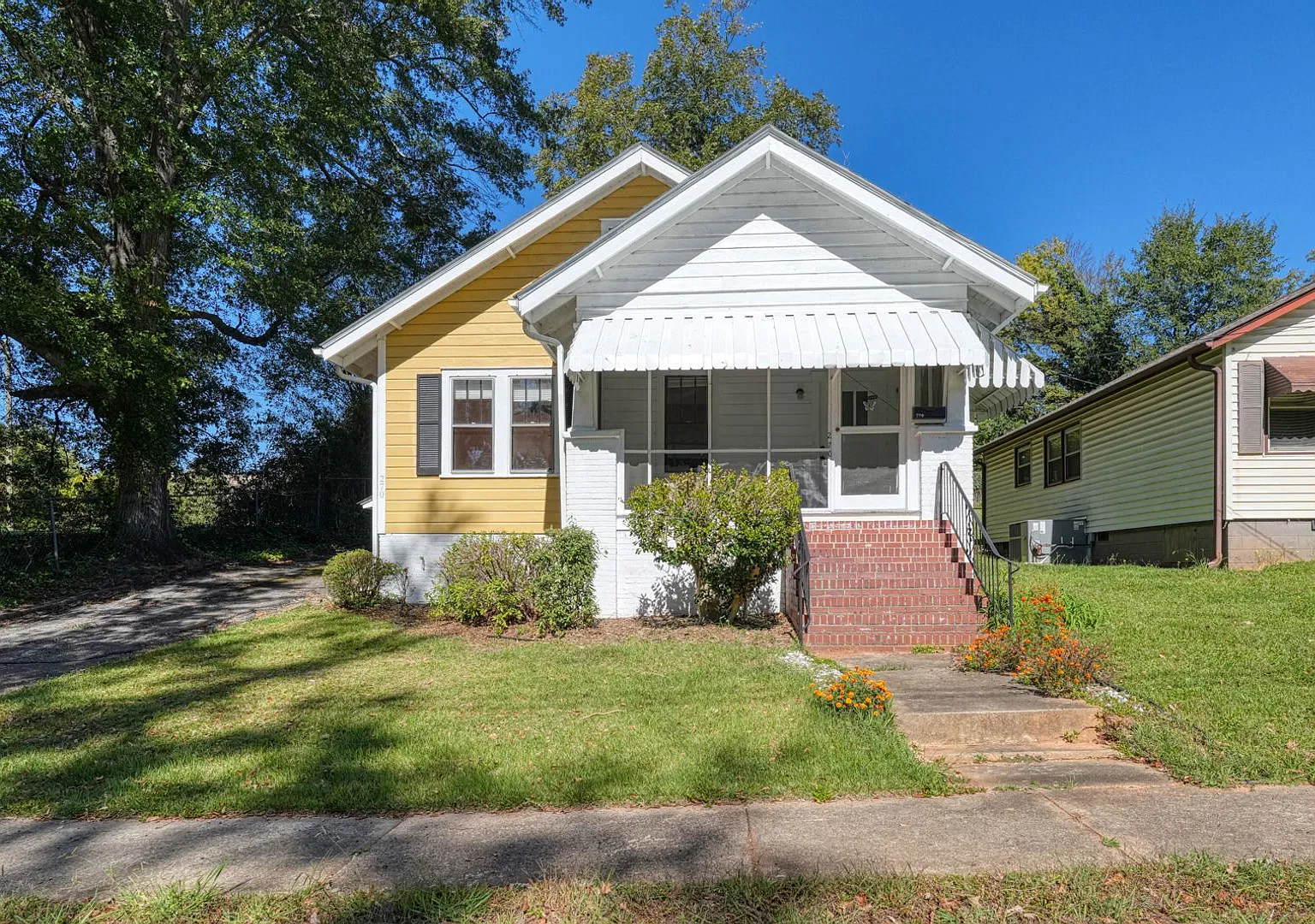 2 Bedroom Home Near Downtown Spartanburg — Photo 1