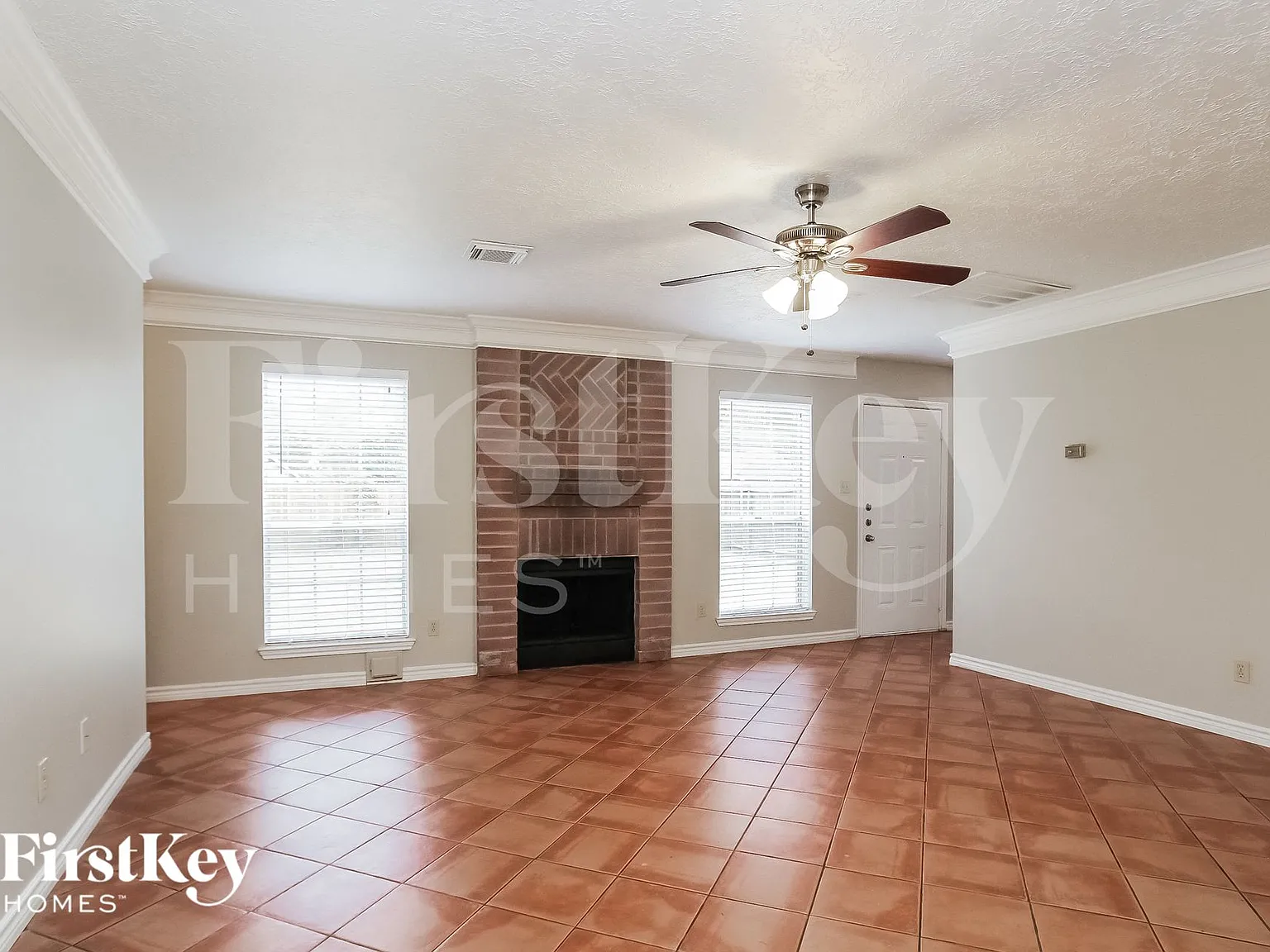 4 bed, 2.0 bath, 2588 sqft, $2,475 — Photo 3