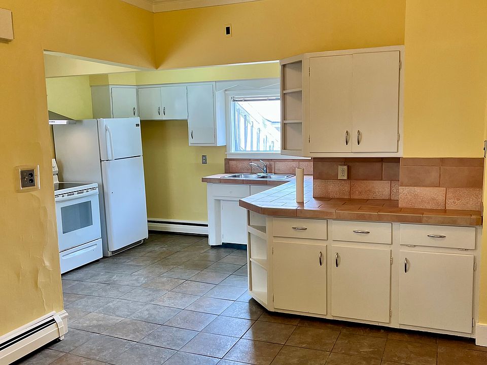Large kitchen. Photo taken from entrance to living room.