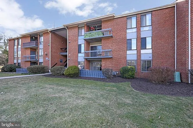 Building Photo - 222 Echelon Rd #8