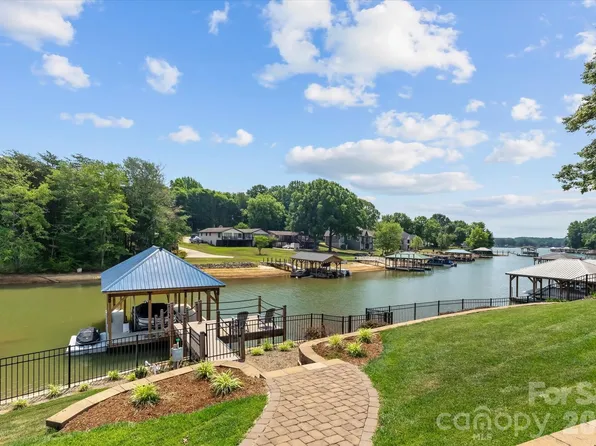 176 Hazelton Loop #13, Mooresville, NC 28117