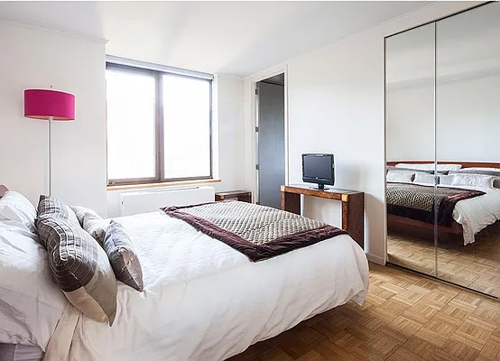 Sold by Warburg | media 16