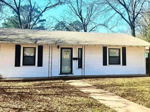 1012 N Bledsoe St, Gilmer, TX 75644