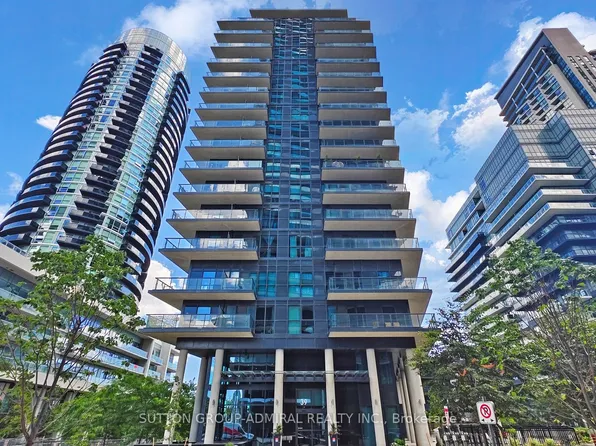39 Annie Craig Dr #Townhouse 104, Toronto, ON M8V 0H1
