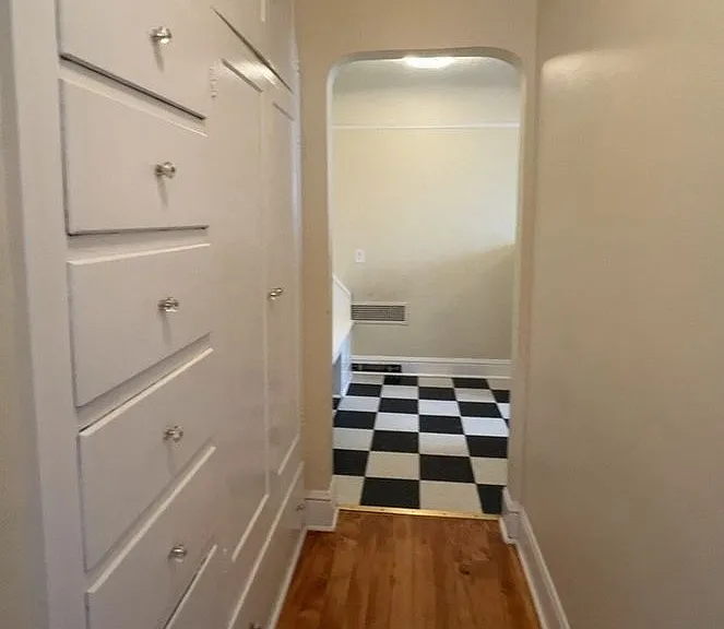 Flanders Apartments — Photo 20