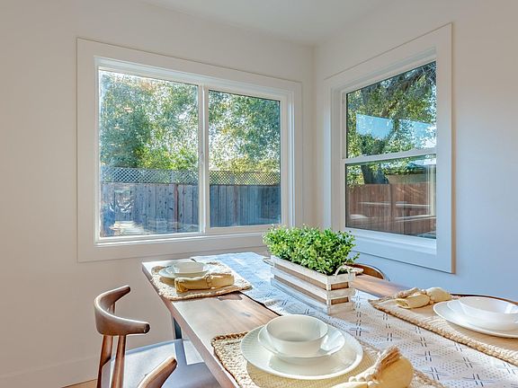 4th image of 2256 Glen Way