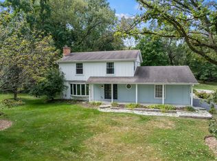 735 Circle Dr, Tower Lakes, IL 60010