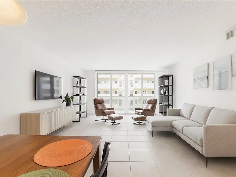 3140 S Ocean Dr #207 — Photo 2