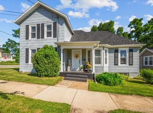 704 Cedar Ave, Saint Charles, IL