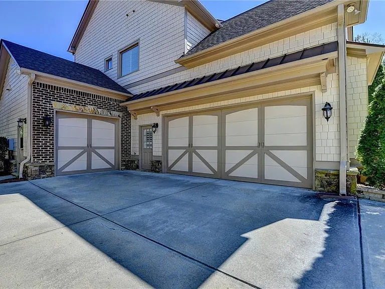 2230 Manor Creek Ct — Photo 57