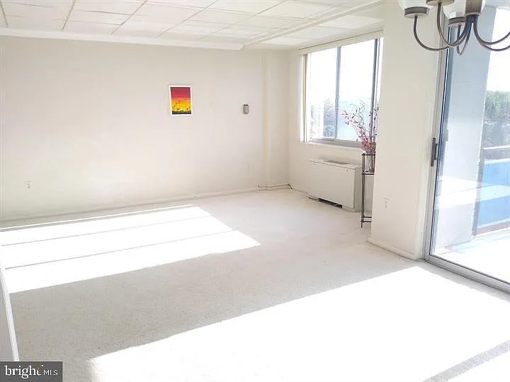 10401 Grosvenor Pl #1018 — Photo 7