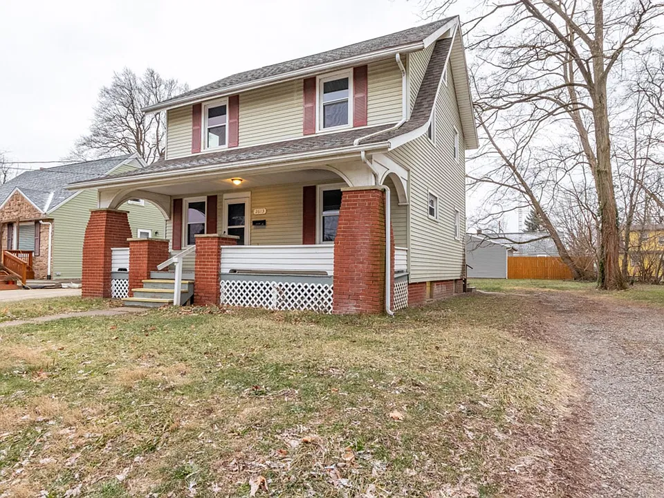 2613 Fletcher Ave NE