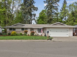 6777 Oakridge Dr, Gladstone, OR 97027