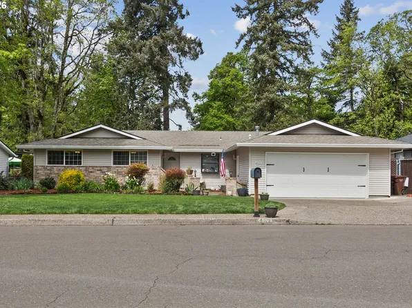 6777 Oakridge Dr, Gladstone, OR 97027