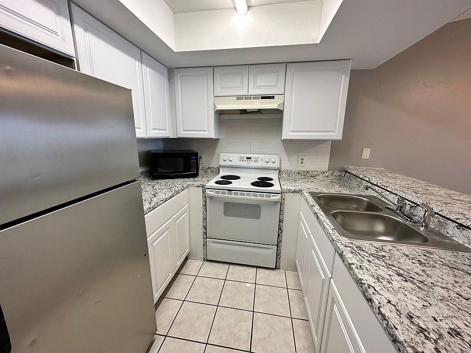 1st image of 823 Gleason Pkwy APT 3