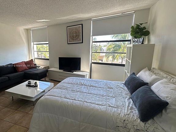 3rd image of 710 Washington Ave APT 423