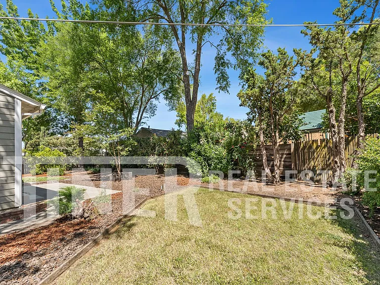 541 Sandburg Dr — Photo 22