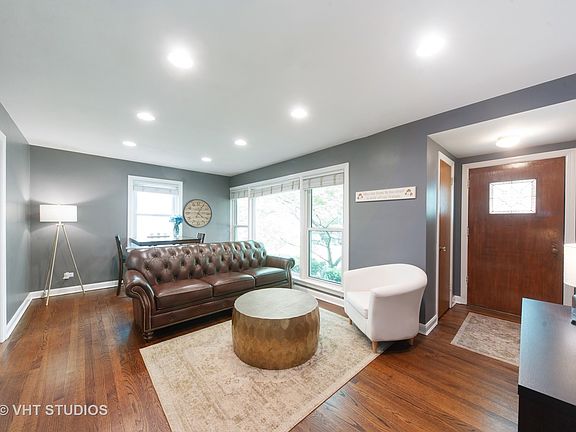 3rd image of 824 N Mitchell Ave