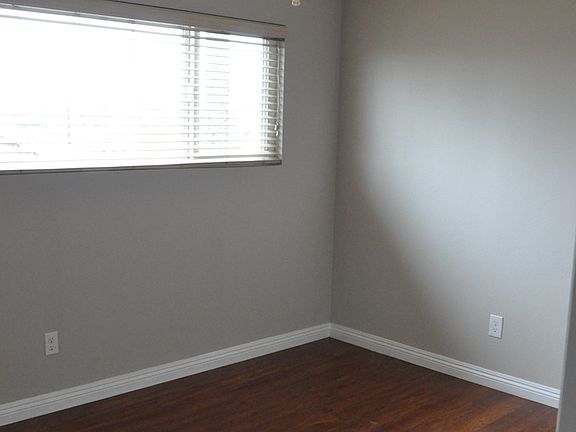 5th image of 3785 Pershing Ave APT 4