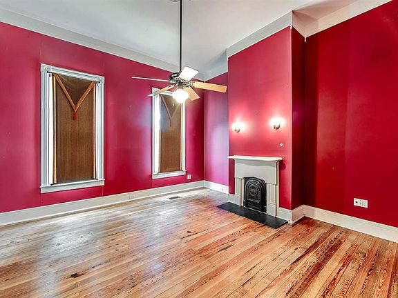 4th image of 923 Jackson St