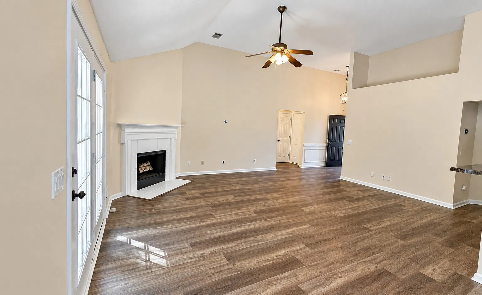 3 bed, 1408 sqft, $2,350 — Photo 4