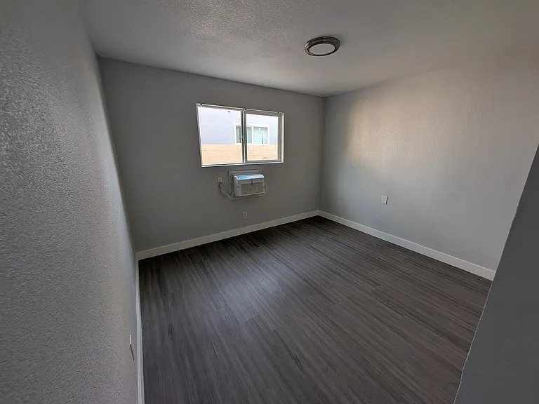 501 N 14th St #4 — Photo 5