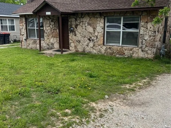 218 E Velma Ave, Springdale, AR 72764