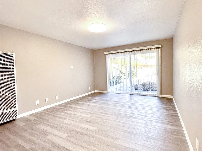 Sandalwood Apartments — Photo 28