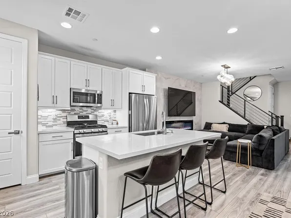 11656 Redwood Mountain Ave, Las Vegas, NV 89138