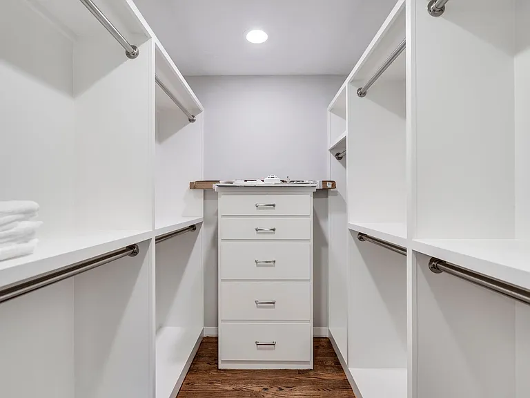 9203 Livenshire Dr — Photo 19