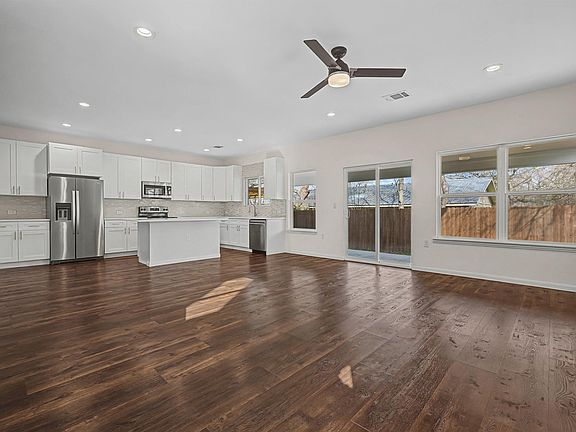 4th image of 803 4th St