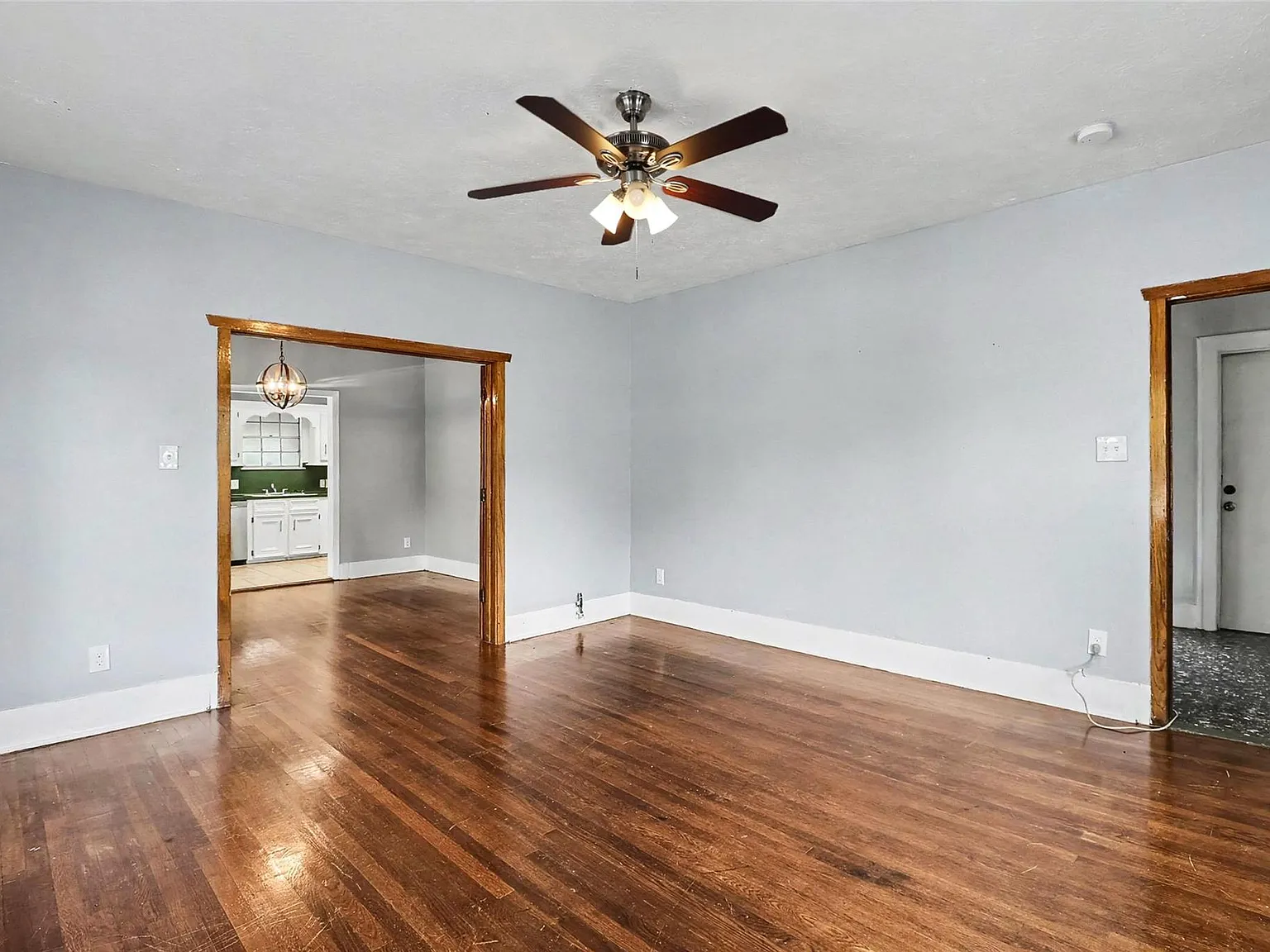2 bed, 1.0 bath, 3227 sqft, $1,525 — Photo 3